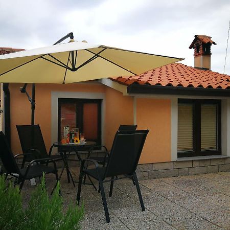 House Ceh Villa Črni Kal Exterior foto